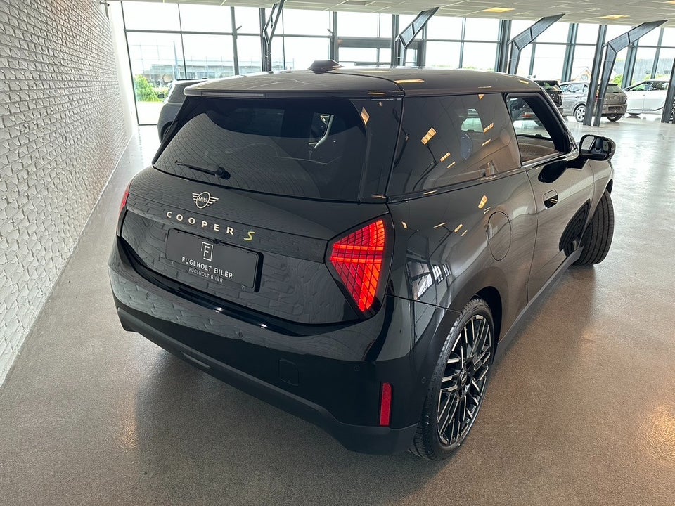 MINI Cooper SE Favoured Trim XL 3d