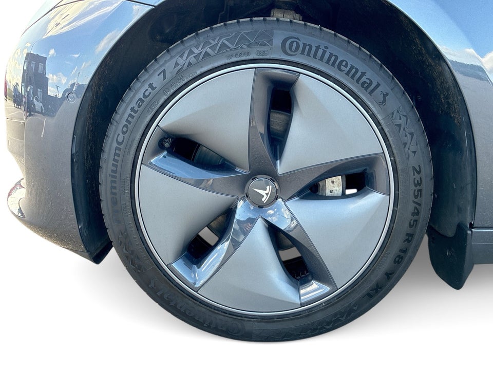 Tesla Model 3 Standard Range+ RWD 4d