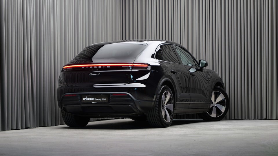 Porsche Macan 4 5d