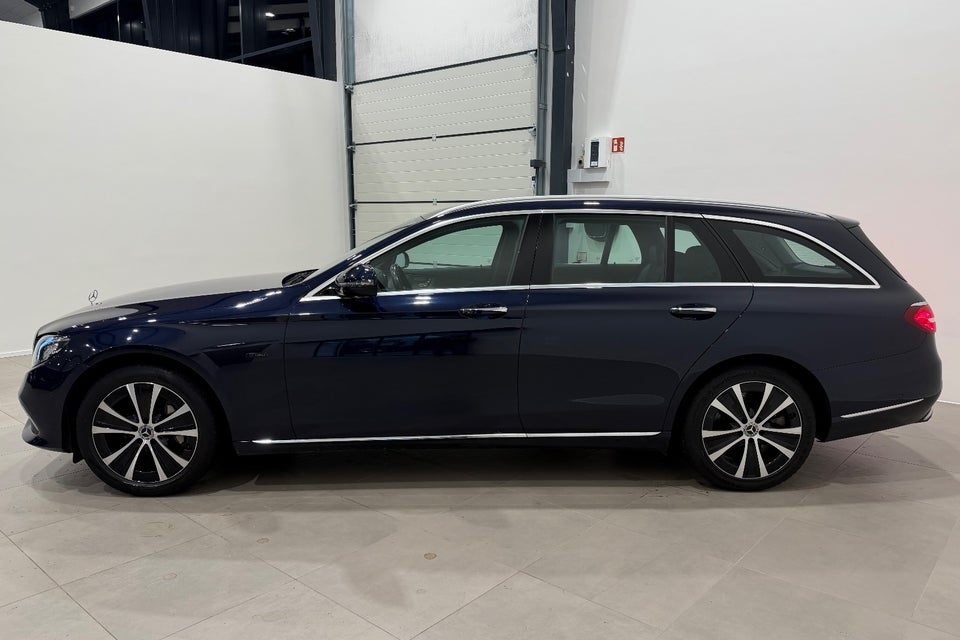 Mercedes E300 de 2,0 Luxury stc. aut. 5d