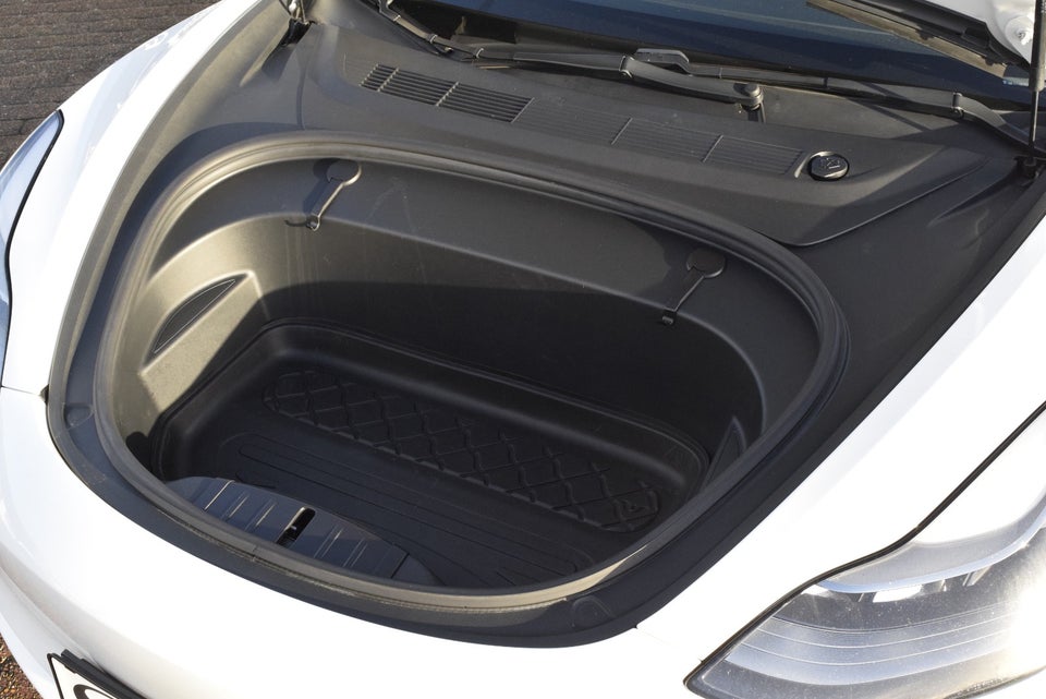 Tesla Model 3 Standard Range+ RWD 4d