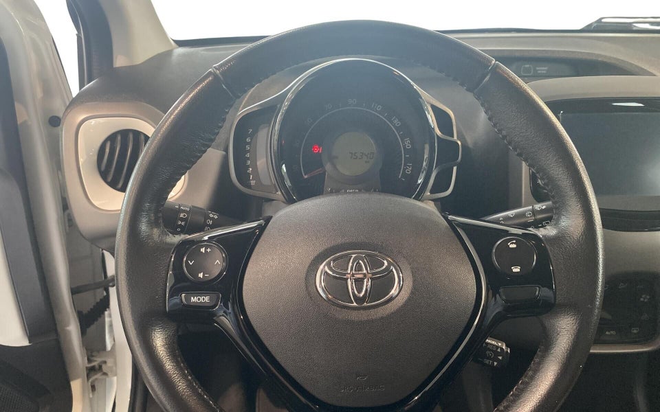 Toyota Aygo 1,0 VVT-i x-press 5d