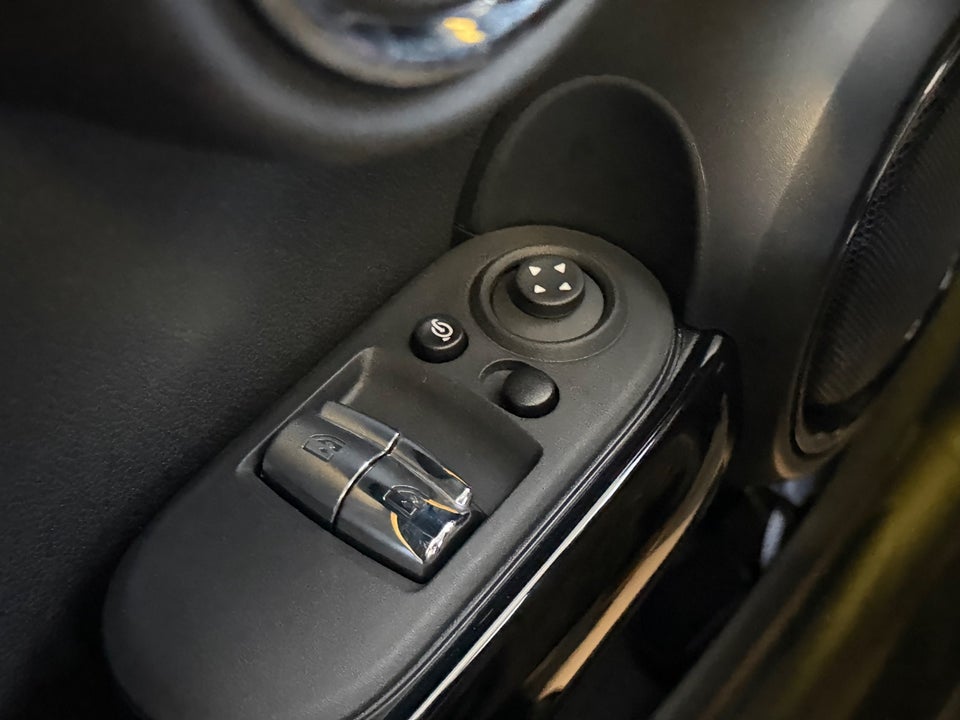 MINI Cooper SE Essential 3d