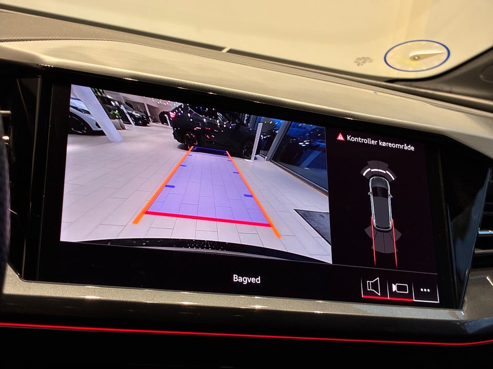 Audi Q4 e-tron 45 S-line quattro 5d