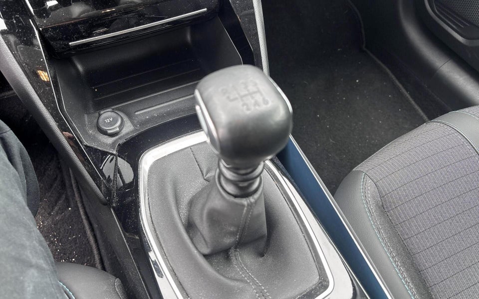 Peugeot 208 1,2 PureTech 100 Allure Sky 5d