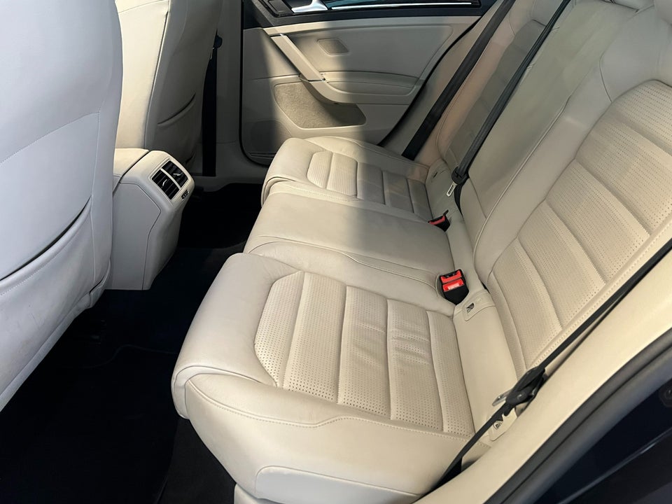 VW Golf VII 1,5 TSi 150 Highline Variant DSG 5d