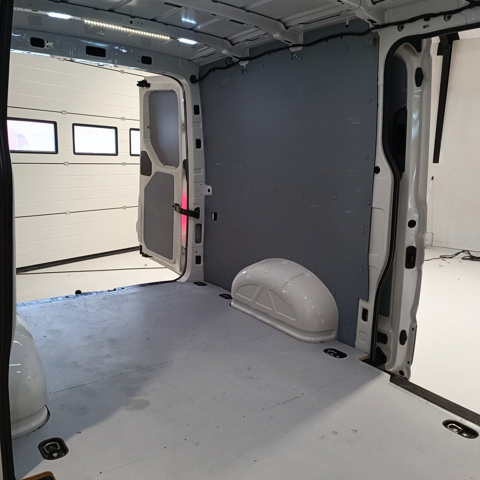 VW Crafter 35 2,0 TDi 140 Kassevogn L3H2