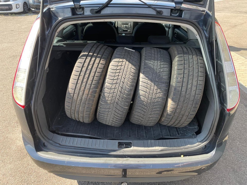 Ford Focus 1,6 Titanium 5d