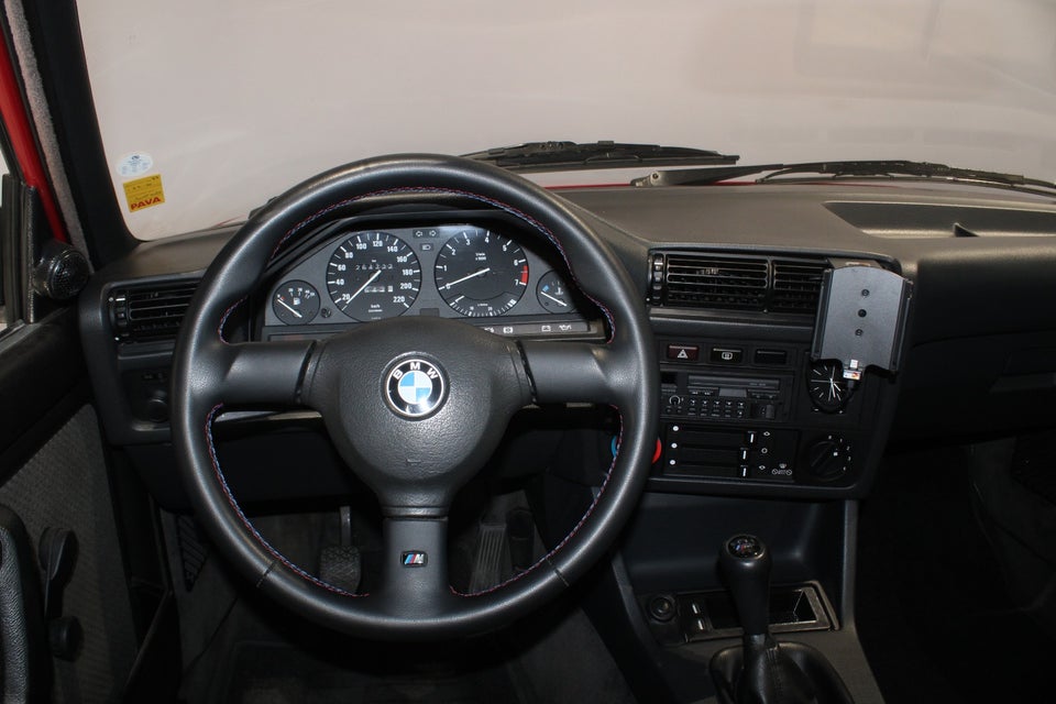 BMW 320i 2,0  4d