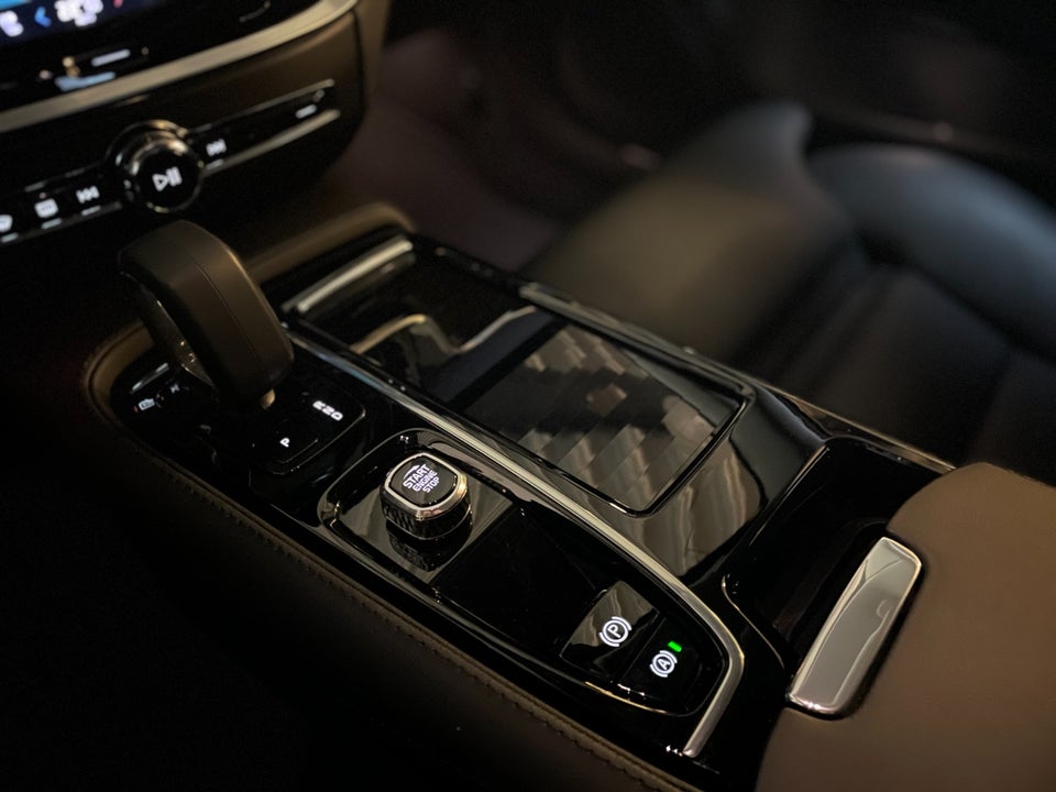 Volvo V60 2,0 T6 ReCharge Plus Dark aut. AWD 5d