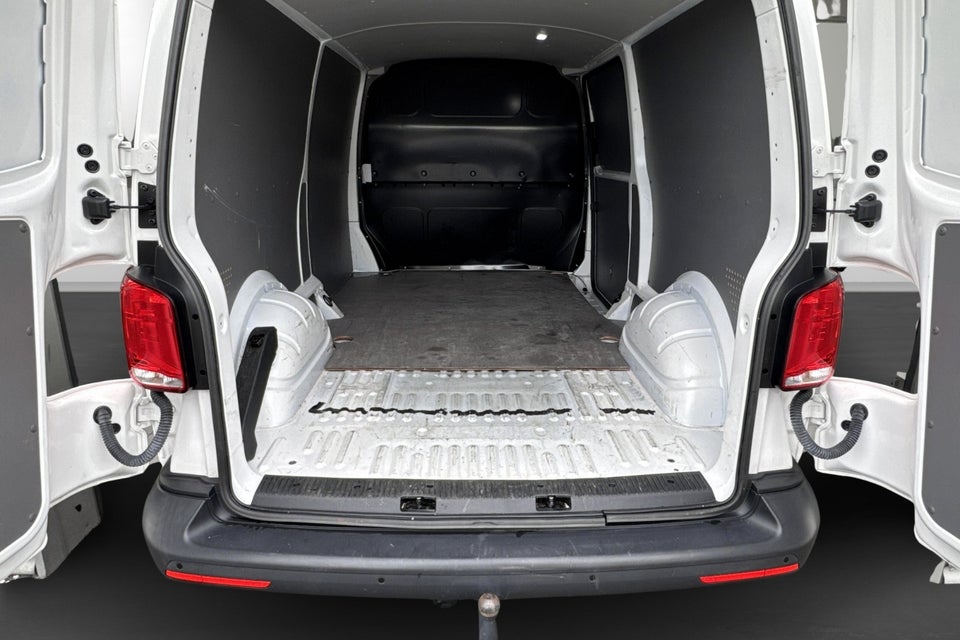 VW Transporter 2,0 TDi 150 Kassevogn lang