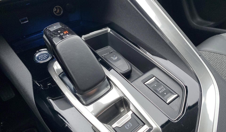 Peugeot 3008 1,6 Hybrid Allure Limited EAT8 5d