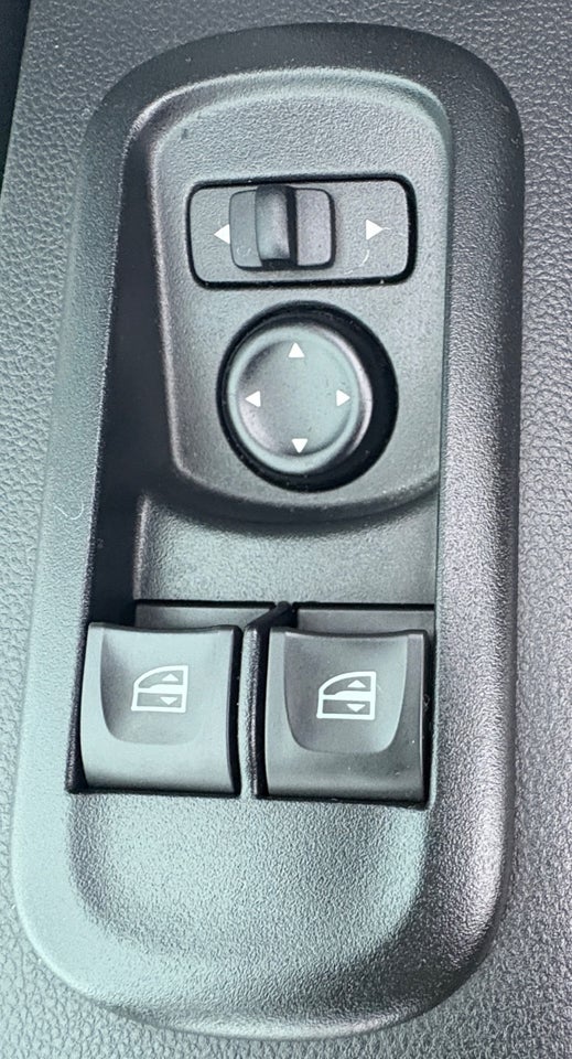 Renault Master IV T33 2,3 dCi 150 L2H2 Kassevogn