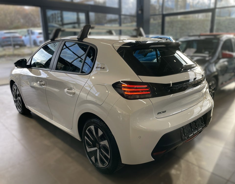 Peugeot 208 1,2 PureTech 100 Allure+ Van 5d