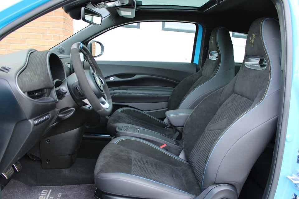 Abarth 500e Scorpionissima 3d