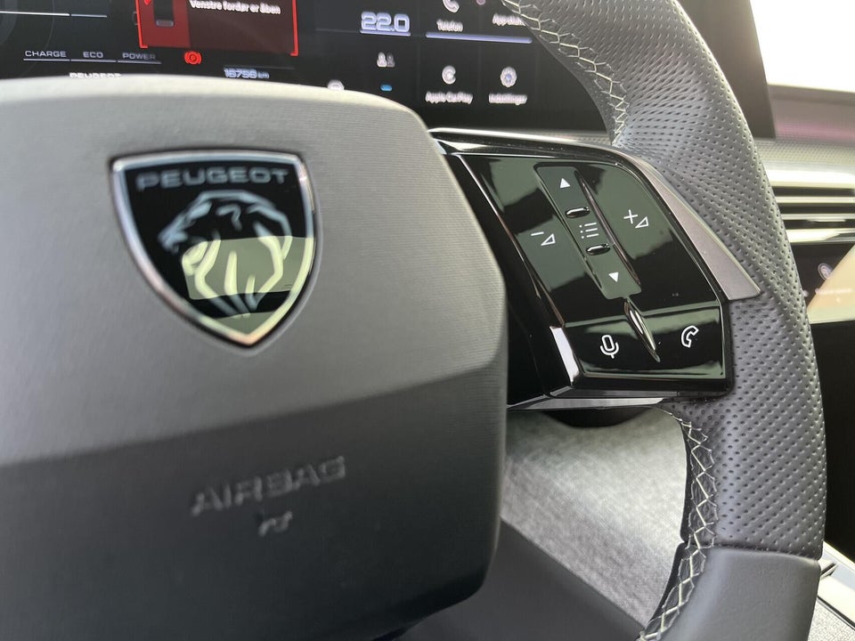 Peugeot e-3008 77 GT Pack 5d