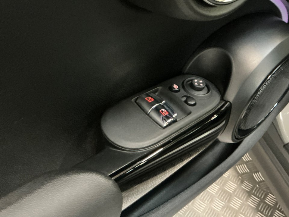 MINI Cooper SE Maximise 3d