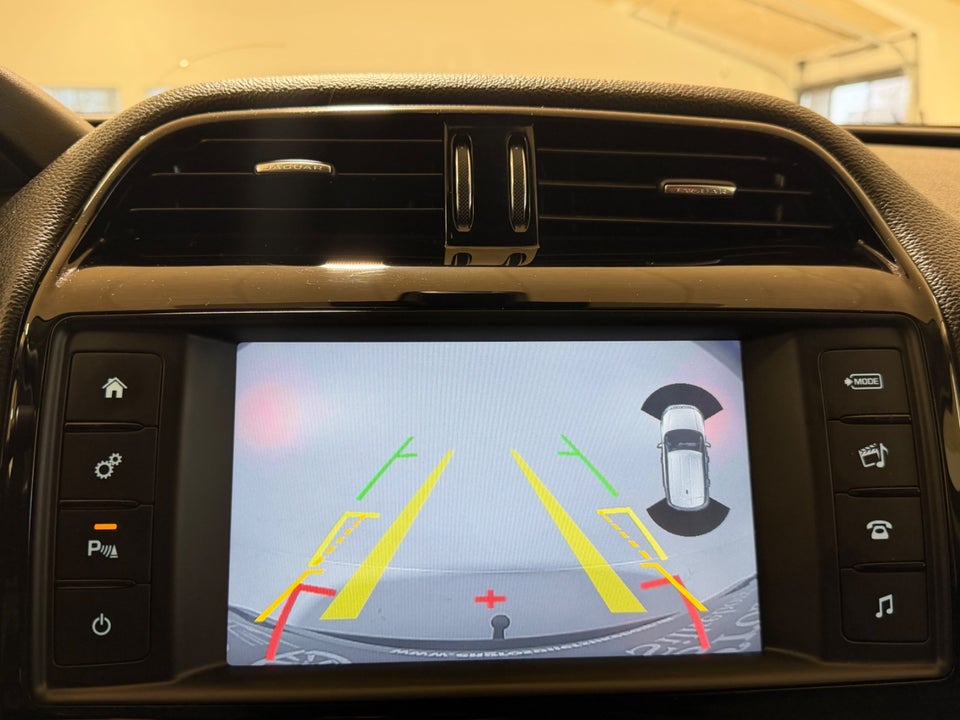 Jaguar F-Pace 2,0 D180 Pure aut. 5d