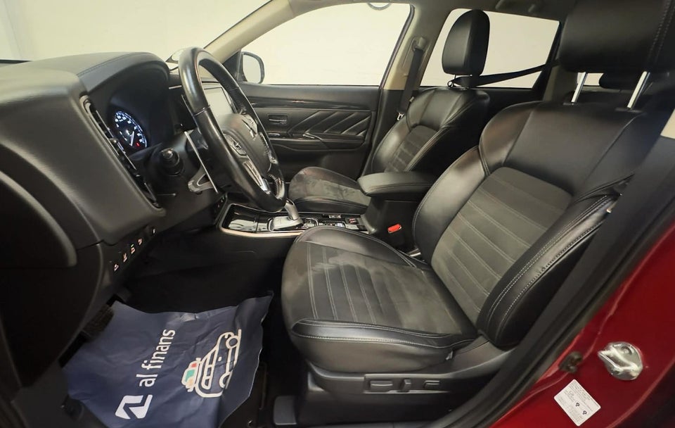 Mitsubishi Outlander 2,4 PHEV Intense CVT 4WD 5d