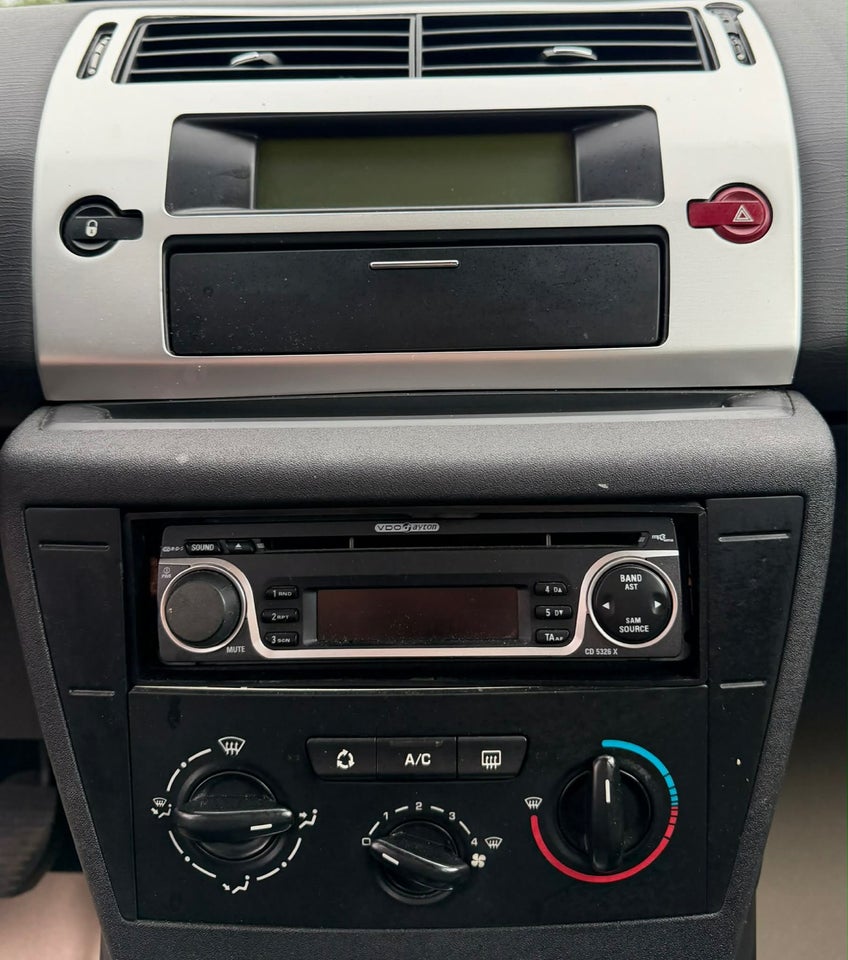 Citroën C4 1,4 16V Advance 5d