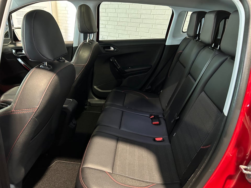Peugeot 2008 1,6 BlueHDi 100 GT Line Sky 5d