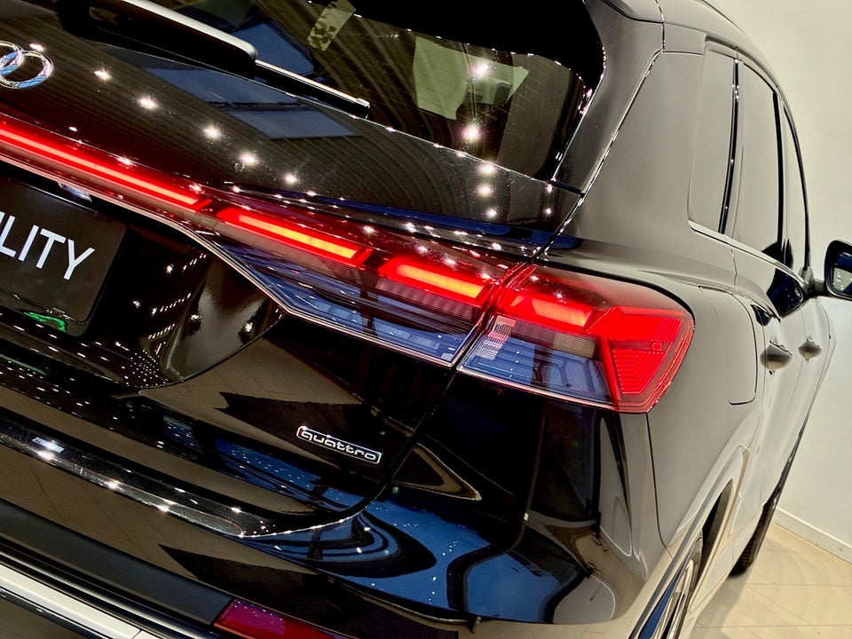 Audi Q4 e-tron 45 S-line quattro 5d