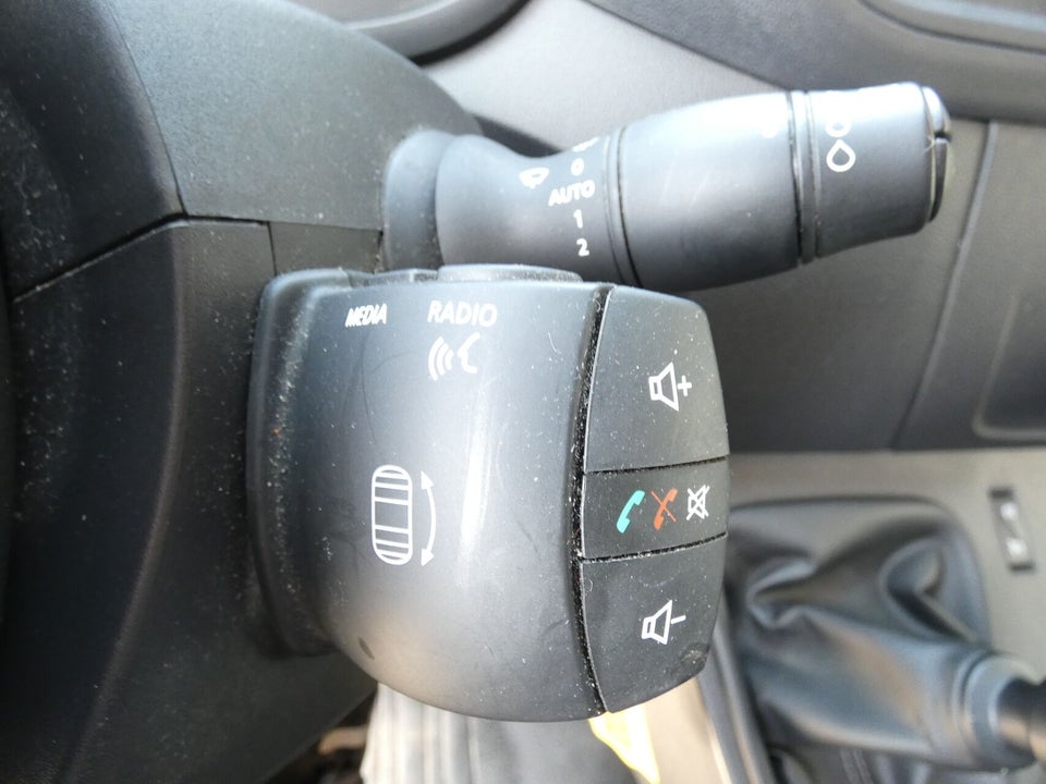 Renault Master IV T33 2,3 dCi 150 L2H2 Kassevogn