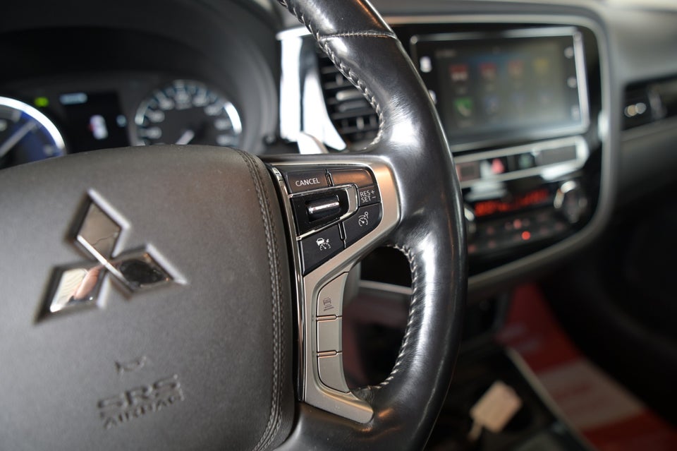 Mitsubishi Outlander 2,4 PHEV Intense CVT 4WD 5d