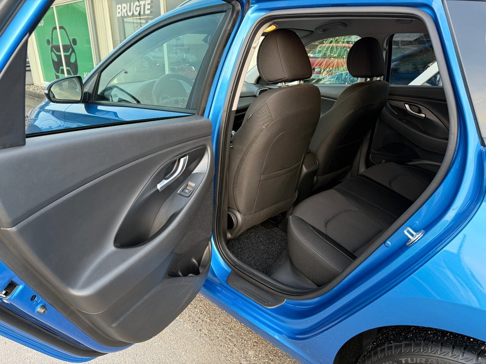 Hyundai i30 1,6 CRDi 110 Premium stc. 5d