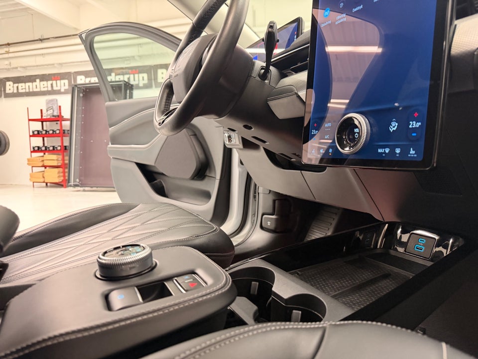 Ford Mustang Mach-E 68 Standard Range 5d