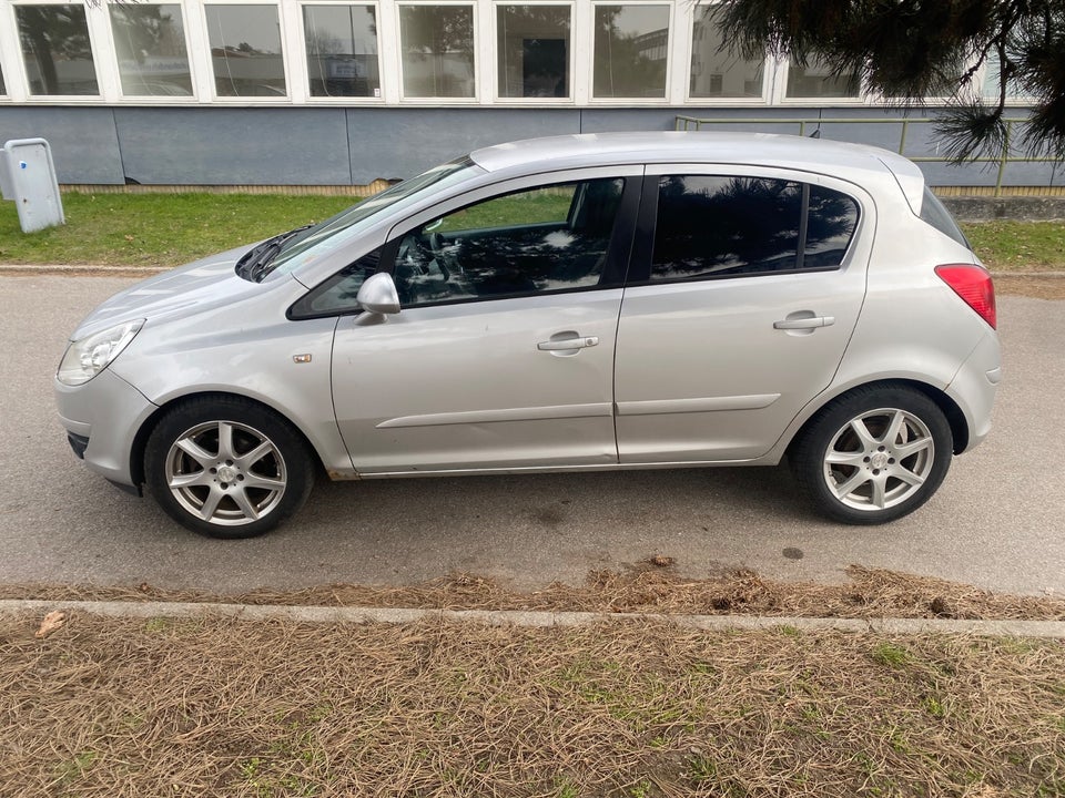 Opel Corsa 1,4 16V Sport 5d