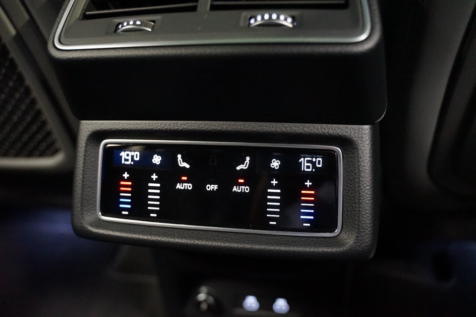 Audi Q8 e-tron 55 S-line quattro 5d