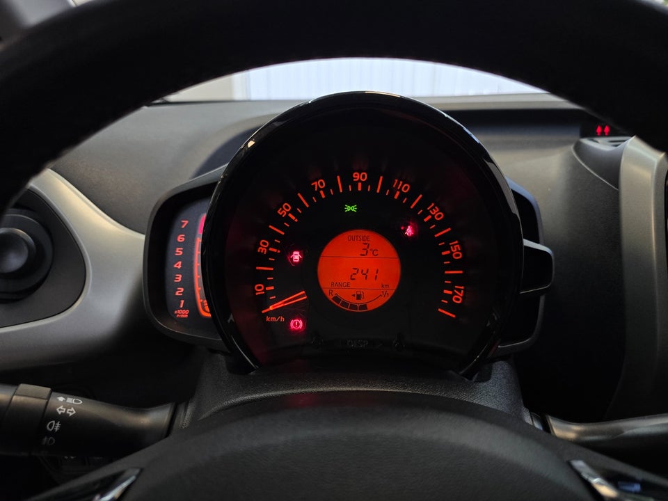 Toyota Aygo 1,0 VVT-i x-play 5d