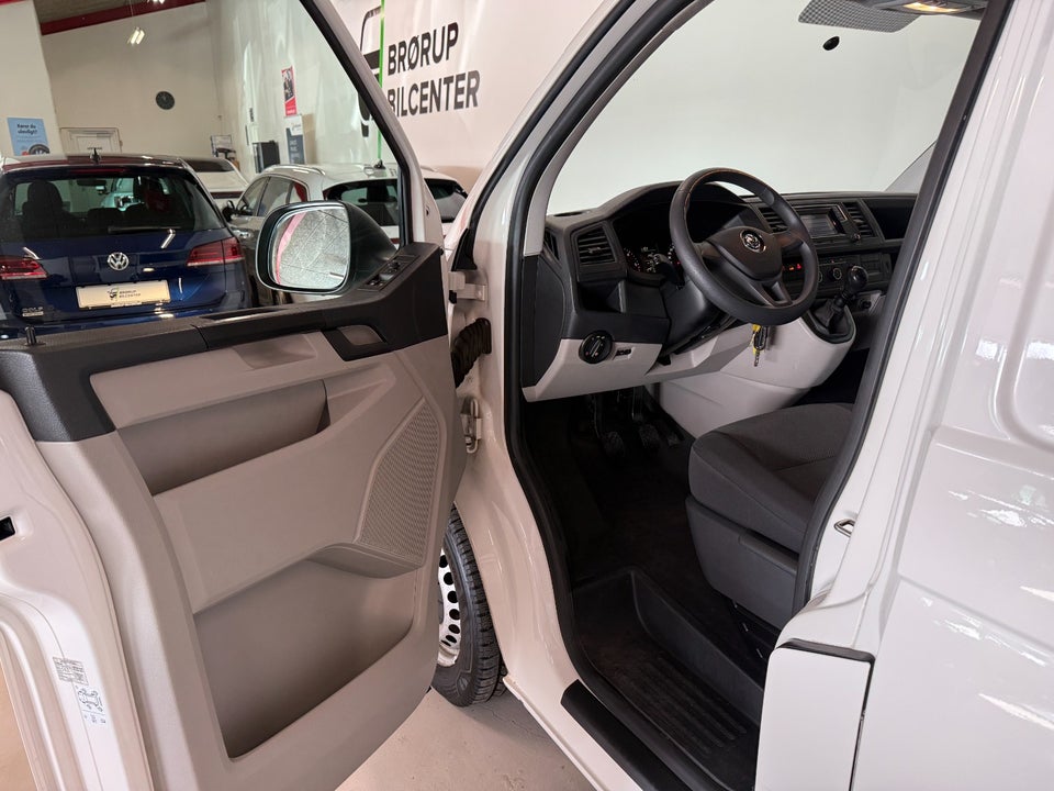 VW Transporter 2,0 TDi 102 Kassevogn kort