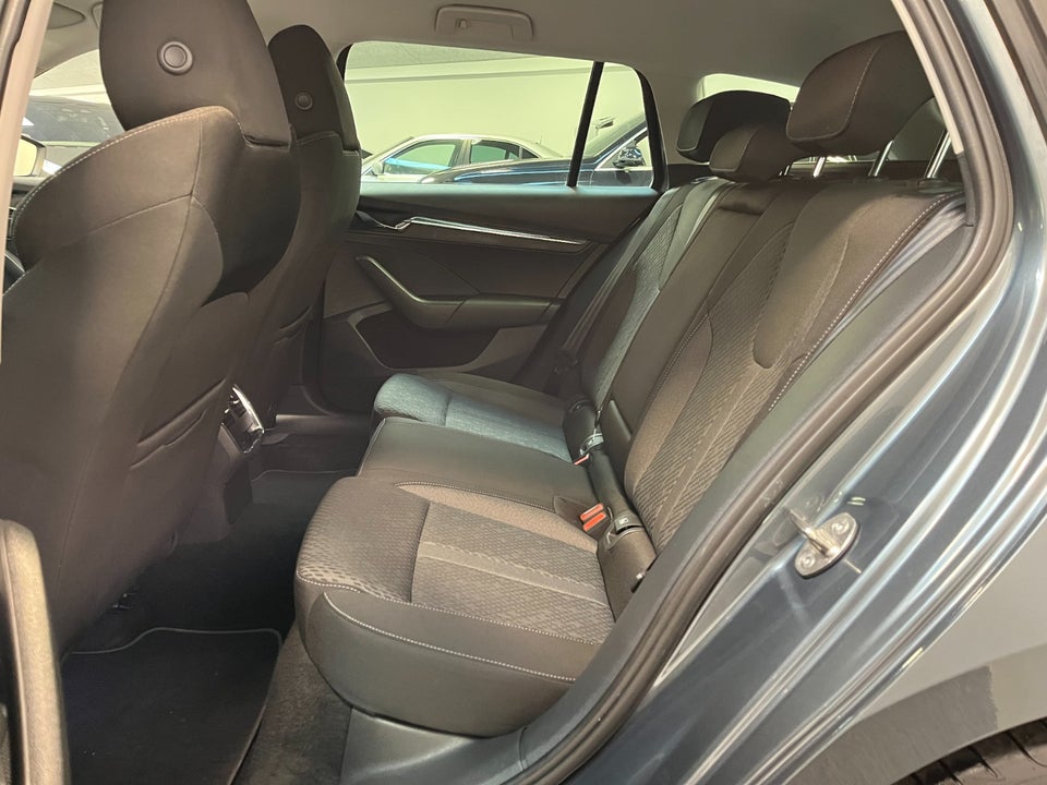 Skoda Octavia 1,4 TSi iV Plus Combi DSG 5d