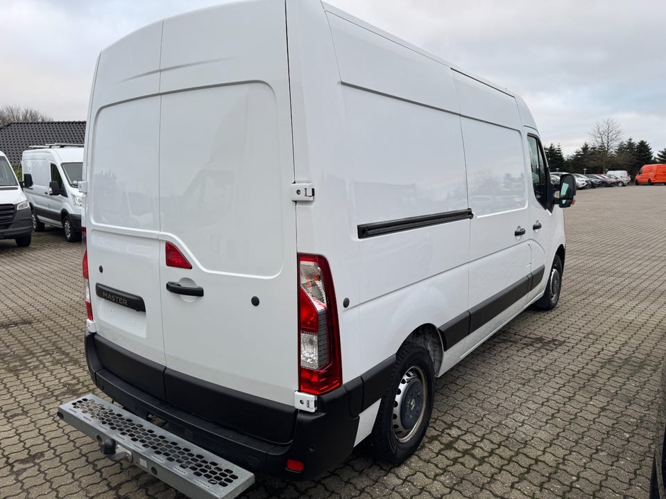 Renault Master IV T35 2,3 dCi 180 L2H2 Kassevogn