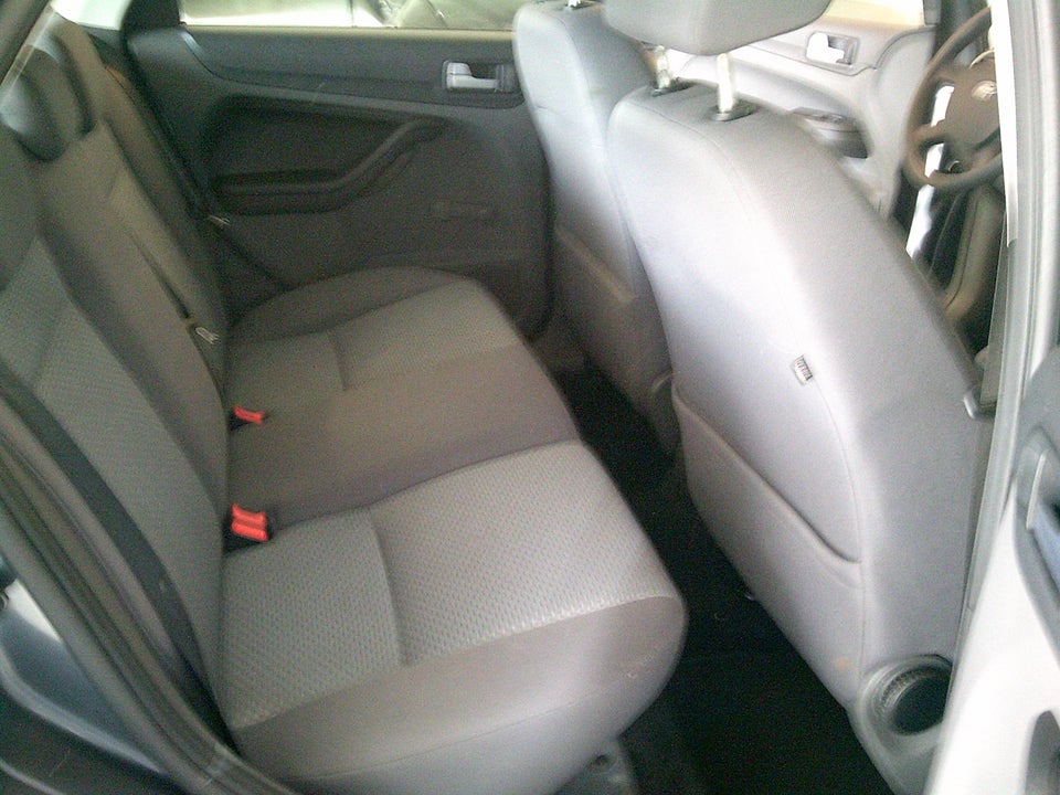 Ford Focus 1,6 Trend 100 5d
