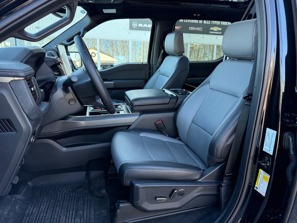 Ford F-150 131 Lightning Lariat Extended Range 4d