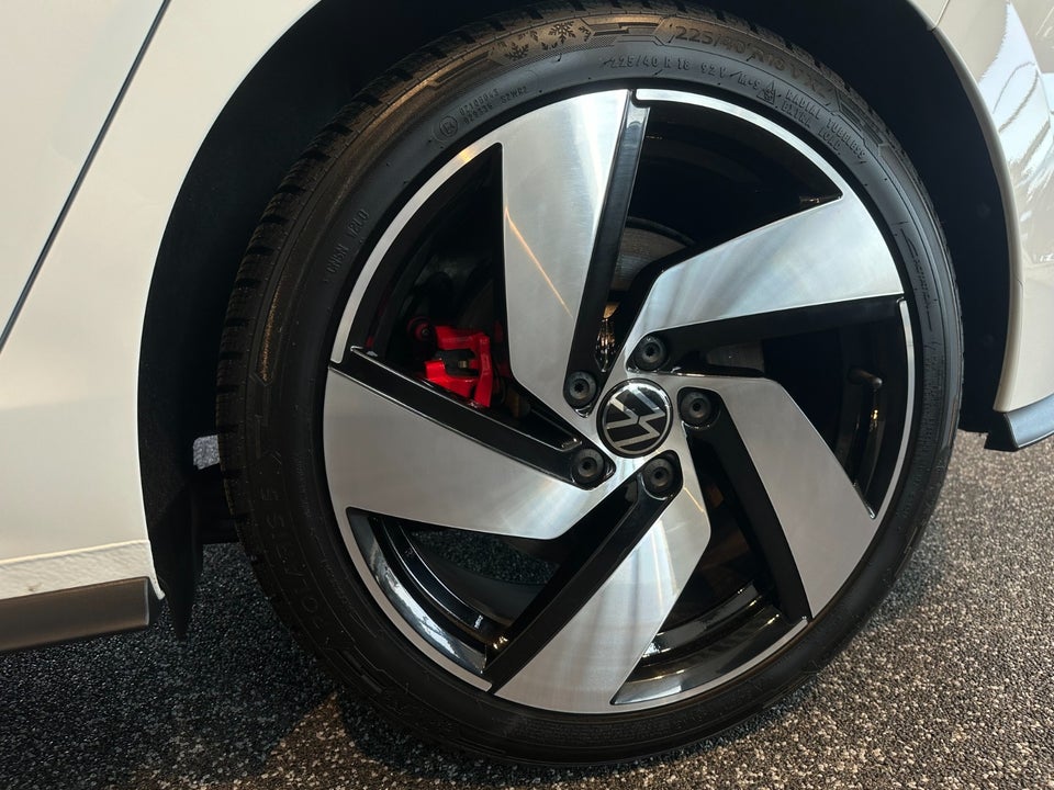 VW Golf VIII 2,0 GTi Clubsport DSG Van 5d