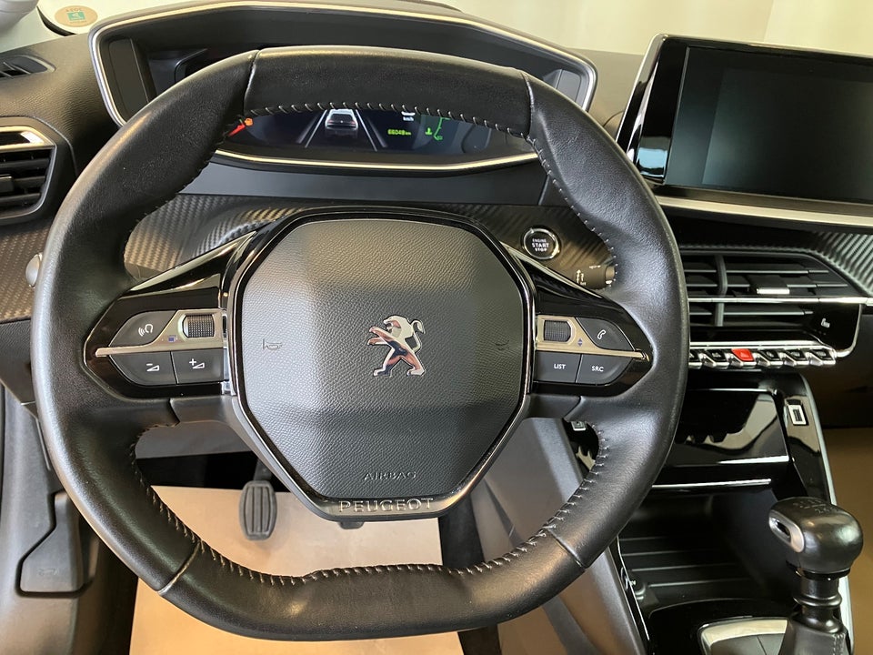 Peugeot 208 1,2 PureTech 100 Allure Sky 5d