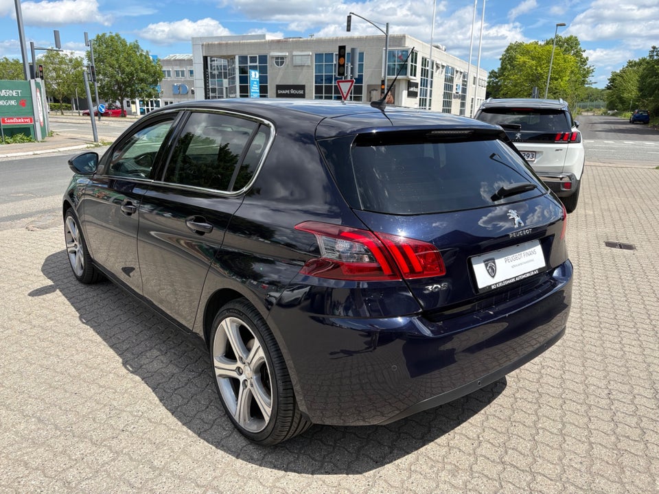 Peugeot 308 1,2 PureTech 130 Selection Sky 5d