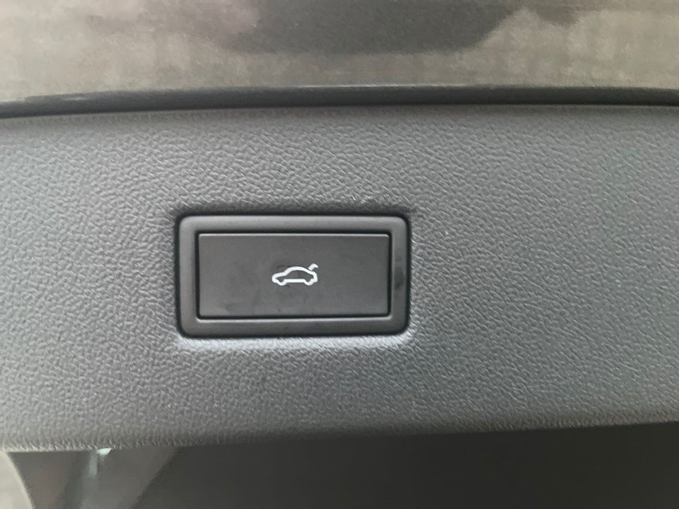 Ford Capri 82 Select Extended Range 5d