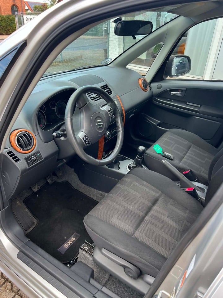 Suzuki SX4 1,6 GLX 4d