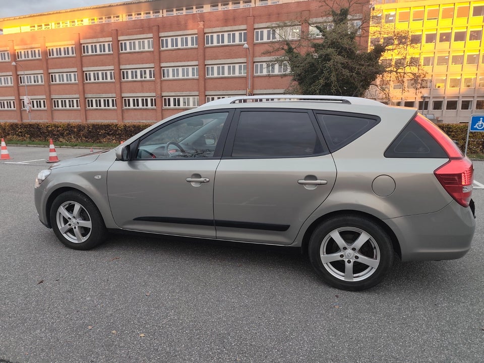 Kia Ceed 1,6 CVVT Active Fashion SW aut. 5d
