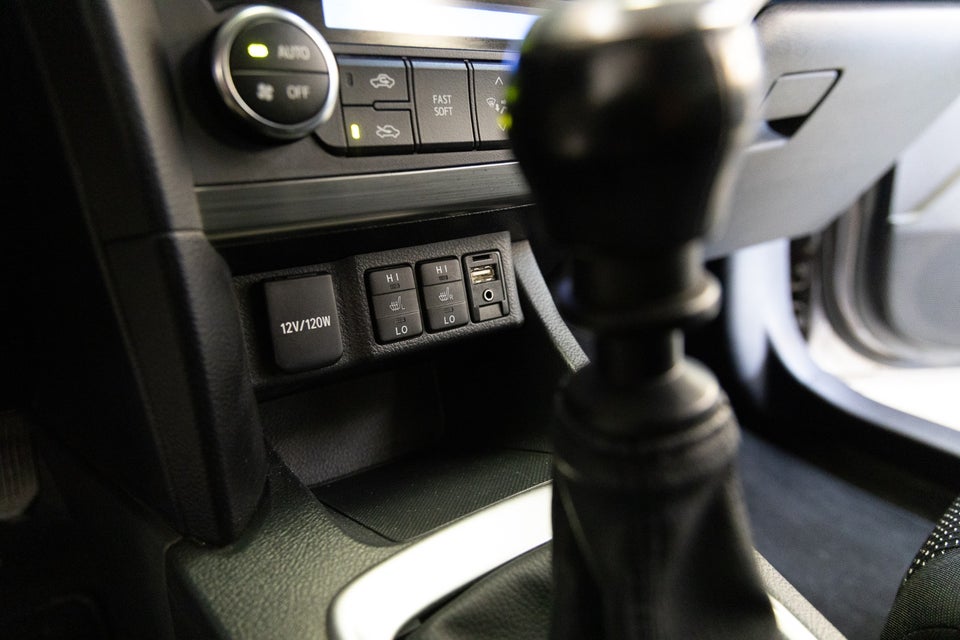 Toyota Auris 1,6 T1+ 5d