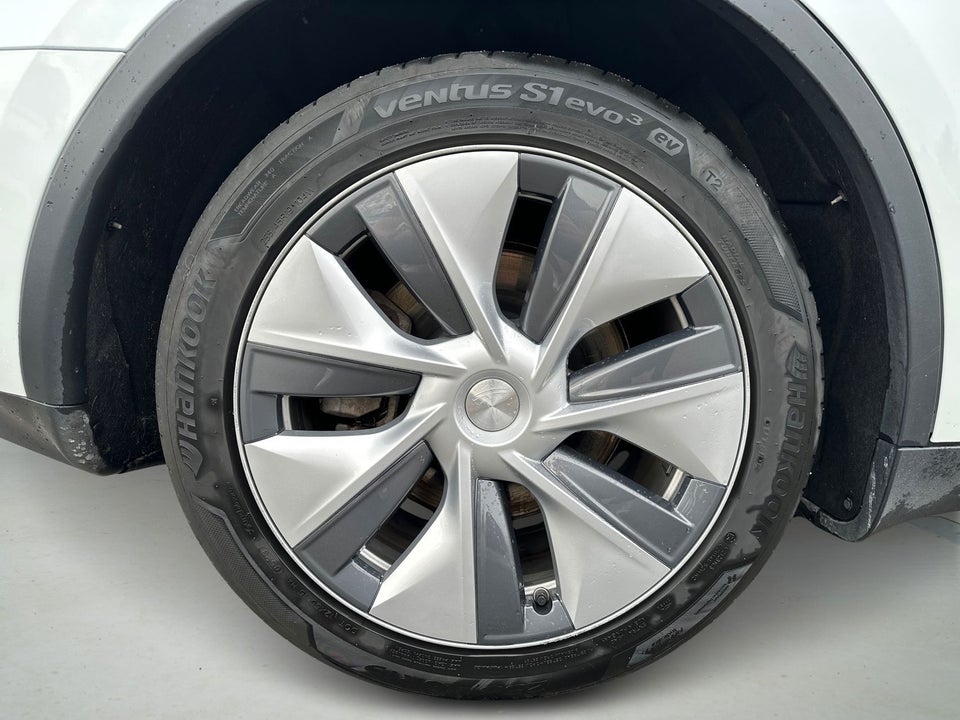 Tesla Model Y Long Range AWD 5d