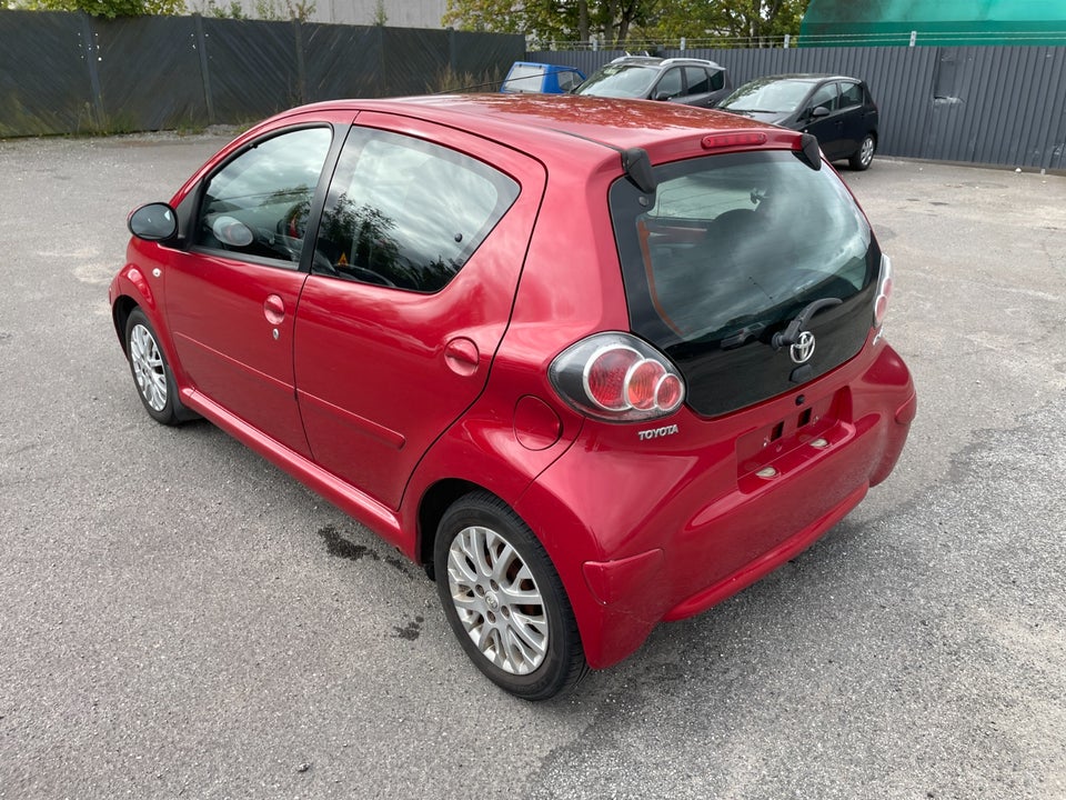 Toyota Aygo 1,0 Plus Red Line 5d