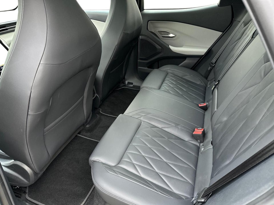 Ford Explorer 84 Premium Extended Range AWD 5d