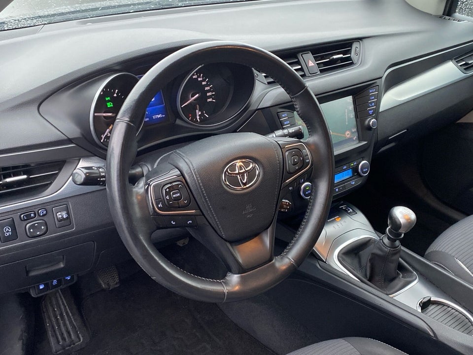 Toyota Avensis 2,0 D-4D T2 Touring Sports 5d