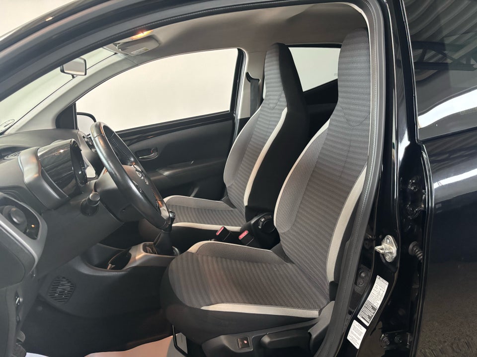 Toyota Aygo 1,0 VVT-i x-press 5d